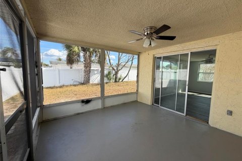 Casa en venta en Port Richey, Florida, 2 dormitorios, 132.66 m2 № 2166279 - foto 18