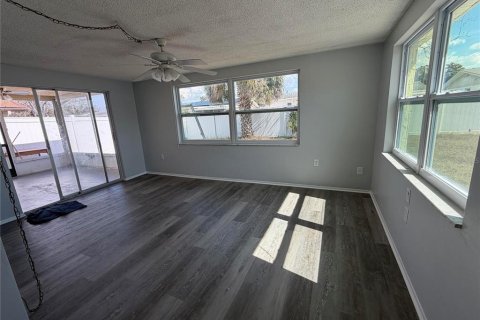 Casa en venta en Port Richey, Florida, 2 dormitorios, 132.66 m2 № 2166279 - foto 8