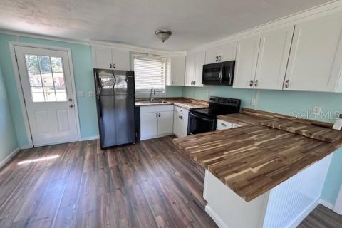 House in Lake Panasoffkee, Florida 2 bedrooms, 72.84 sq.m. № 1644312 - photo 5