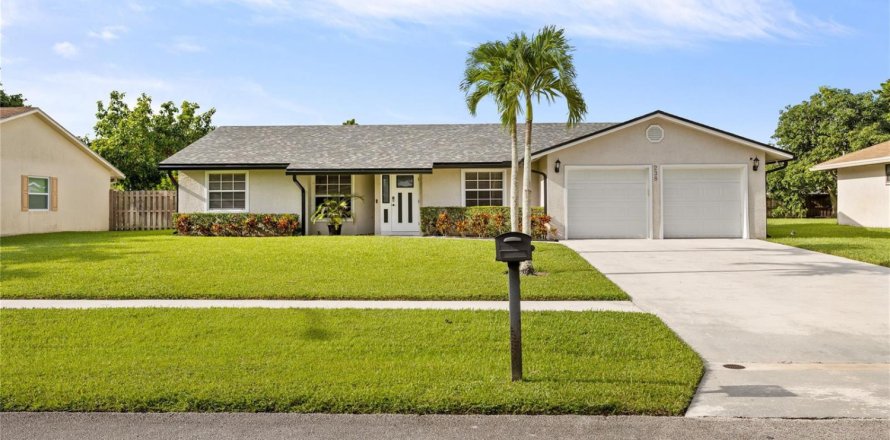 Casa en Royal Palm Beach, Florida 3 dormitorios, 165.18 m2 № 2389589