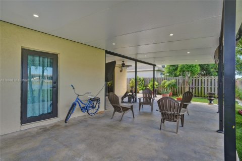 Villa ou maison à vendre à Homestead, Floride: 3 chambres, 145.86 m2 № 1939025 - photo 17