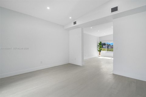 Купить виллу или дом в Майами, Флорида 3 спальни, 146.41м2, № 1996889 - фото 11