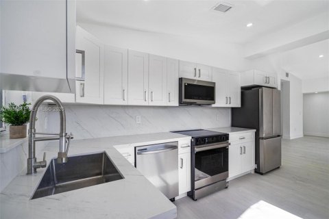 Купить виллу или дом в Майами, Флорида 3 спальни, 146.41м2, № 1996889 - фото 15