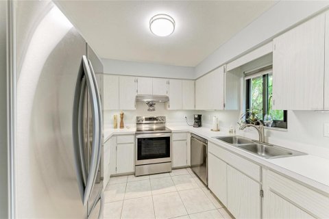 House in Sarasota, Florida 2 bedrooms, 137.68 sq.m. № 2394310 - photo 15