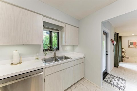 House in Sarasota, Florida 2 bedrooms, 137.68 sq.m. № 2394310 - photo 17