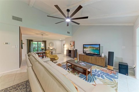 House in Sarasota, Florida 2 bedrooms, 137.68 sq.m. № 2394310 - photo 13