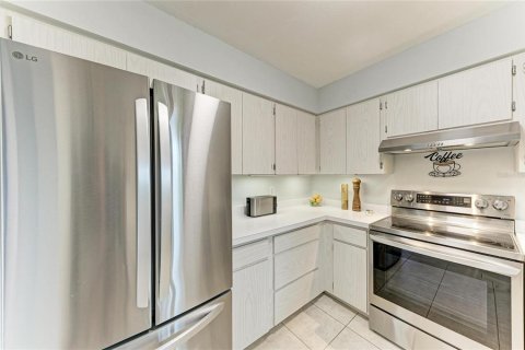 House in Sarasota, Florida 2 bedrooms, 137.68 sq.m. № 2394310 - photo 16
