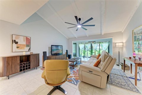 House in Sarasota, Florida 2 bedrooms, 137.68 sq.m. № 2394310 - photo 8