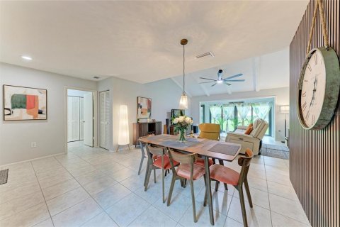 House in Sarasota, Florida 2 bedrooms, 137.68 sq.m. № 2394310 - photo 23