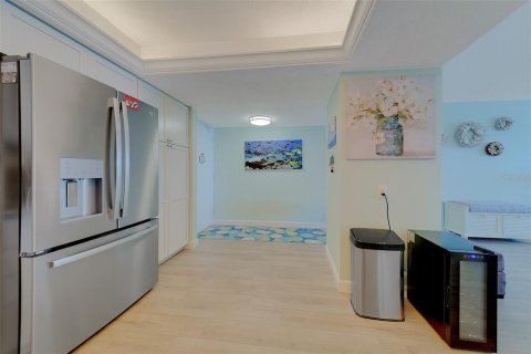 Condo in Redington Shores, Florida, 2 bedrooms  № 2211729 - photo 6
