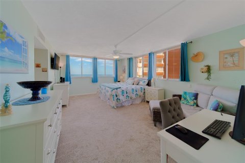 Condo in Redington Shores, Florida, 2 bedrooms  № 2211729 - photo 26