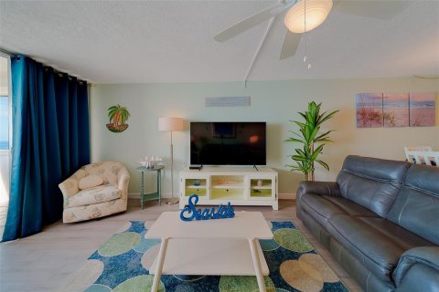 Condo in Redington Shores, Florida, 2 bedrooms  № 2211729 - photo 16