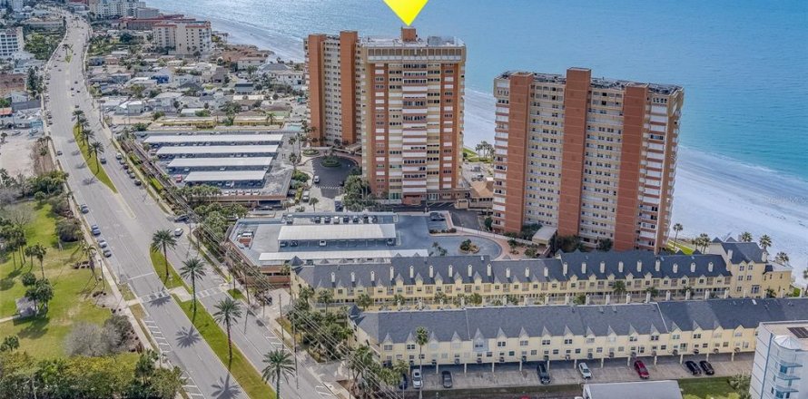 Condo in Redington Shores, Florida, 2 bedrooms  № 2211729