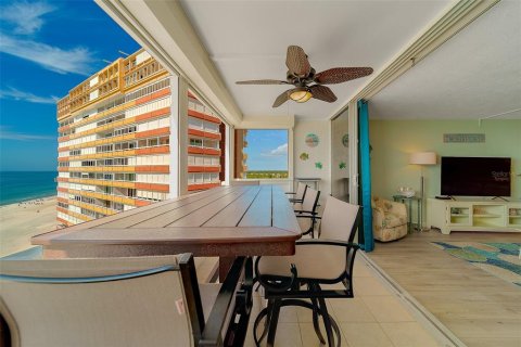 Condo in Redington Shores, Florida, 2 bedrooms  № 2211729 - photo 19