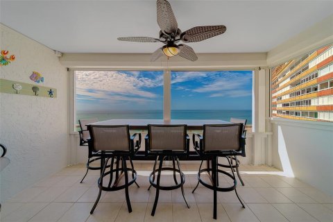 Condo in Redington Shores, Florida, 2 bedrooms  № 2211729 - photo 18