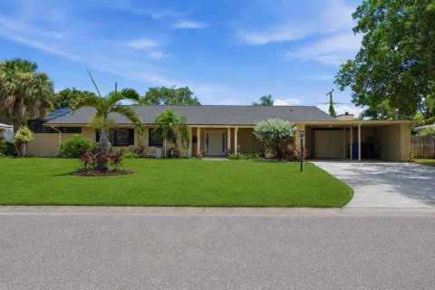 Villa ou maison à Saint Petersburg, Floride 4 chambres, 179.86 m2 № 2113837