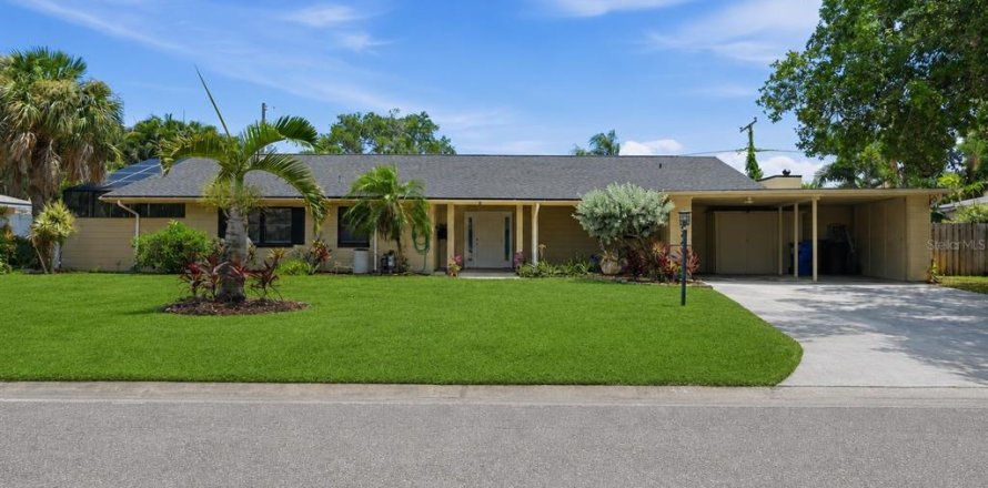 Villa ou maison à Saint Petersburg, Floride 4 chambres, 179.86 m2 № 2113837