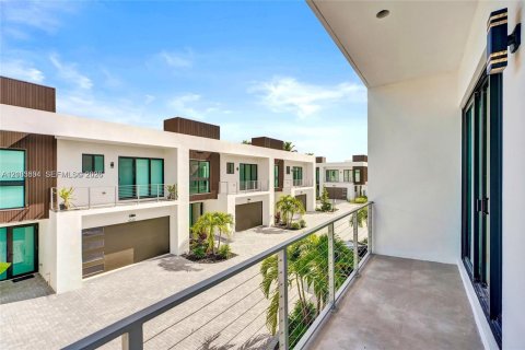 Touwnhouse à vendre à Dania Beach, Floride: 3 chambres, 189.52 m2 № 2414471 - photo 18