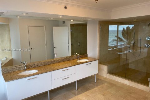 Condo in Sunny Isles Beach, Florida, 3 bedrooms  № 1953396 - photo 16