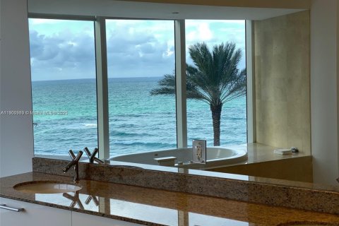 Condo in Sunny Isles Beach, Florida, 3 bedrooms  № 1953396 - photo 15