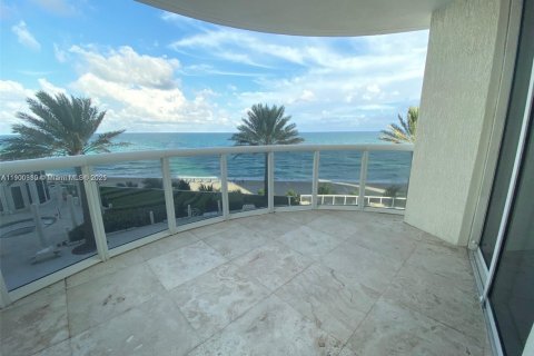 Condo in Sunny Isles Beach, Florida, 3 bedrooms  № 1953396 - photo 14
