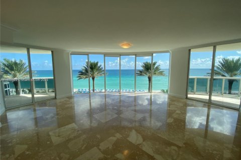 Condo in Sunny Isles Beach, Florida, 3 bedrooms  № 1953396 - photo 9