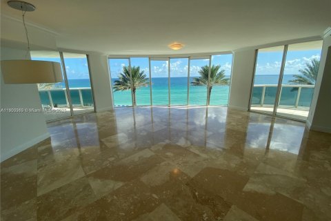 Condo in Sunny Isles Beach, Florida, 3 bedrooms  № 1953396 - photo 11