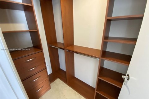 Condo in Sunny Isles Beach, Florida, 3 bedrooms  № 1953396 - photo 20