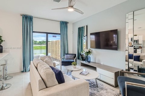 Townhouse in Florida City, Florida 3 bedrooms, 128.21 sq.m. № 1845549 - photo 13