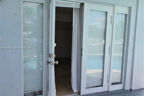 Снять в аренду кондоминиум в Норт-Майами, Флорида 1 спальня, 52.3м2, № 2045893 - фото 20