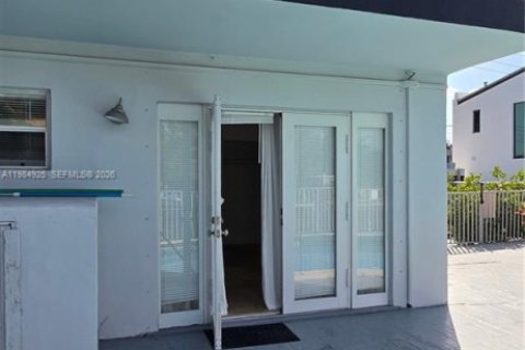 Снять в аренду кондоминиум в Норт-Майами, Флорида 1 спальня, 52.3м2, № 2045893 - фото 3