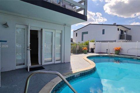 Снять в аренду кондоминиум в Норт-Майами, Флорида 1 спальня, 52.3м2, № 2045893 - фото 2