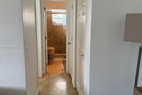 Снять в аренду кондоминиум в Норт-Майами, Флорида 1 спальня, 52.3м2, № 2045893 - фото 9