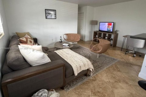 Снять в аренду кондоминиум в Норт-Майами, Флорида 1 спальня, 52.3м2, № 2045893 - фото 8