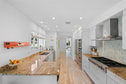 Villa ou maison à vendre à Miami Beach, Floride: 4 chambres, 221.48 m2 № 2064068 - photo 9