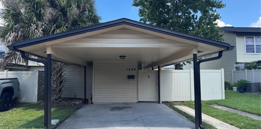 Townhouse in Orlando, Florida 3 bedrooms, 120.22 sq.m. № 2150634