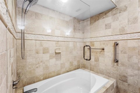 Купить кондоминиум в Сарасота, Флорида 9 комнат, 134.71м2, № 2099786 - фото 13