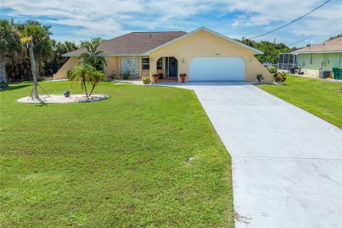 Casa en Port Charlotte, Florida 2 dormitorios, 133.41 m2 № 2369361