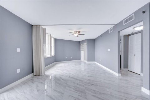 Copropriété à vendre à Pembroke Pines, Floride: 2 chambres, 120.31 m2 № 2187982 - photo 24