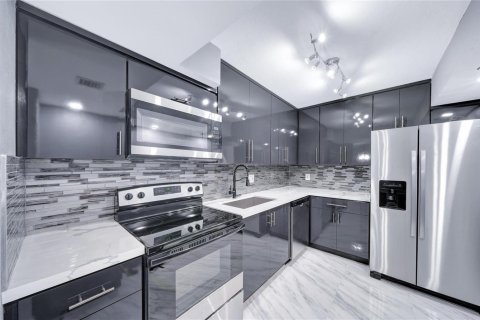Copropriété à vendre à Pembroke Pines, Floride: 2 chambres, 120.31 m2 № 2187982 - photo 4