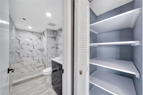 Copropriété à vendre à Pembroke Pines, Floride: 2 chambres, 120.31 m2 № 2187982 - photo 28