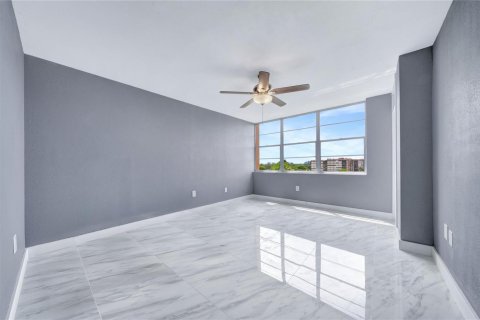 Copropriété à vendre à Pembroke Pines, Floride: 2 chambres, 120.31 m2 № 2187982 - photo 13