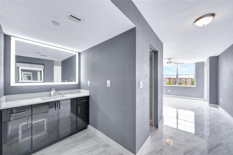 Copropriété à vendre à Pembroke Pines, Floride: 2 chambres, 120.31 m2 № 2187982 - photo 20