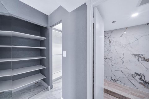 Copropriété à vendre à Pembroke Pines, Floride: 2 chambres, 120.31 m2 № 2187982 - photo 18