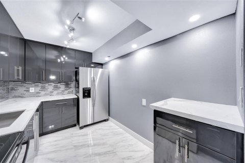 Copropriété à vendre à Pembroke Pines, Floride: 2 chambres, 120.31 m2 № 2187982 - photo 5
