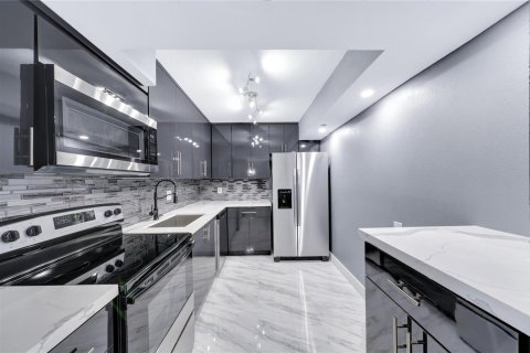 Copropriété à vendre à Pembroke Pines, Floride: 2 chambres, 120.31 m2 № 2187982 - photo 3