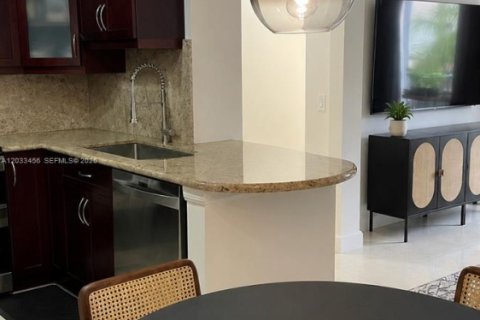 Adosado en Fort Lauderdale, Florida 1 dormitorio, 81.57 m2 № 2078499