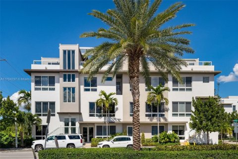 Touwnhouse à vendre à Doral, Floride: 4 chambres, 246.66 m2 № 1860850 - photo 3