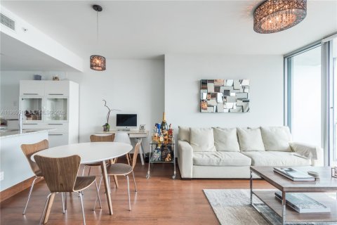 Condo in Miami, Florida, 1 bedroom № 2089943 - photo 8