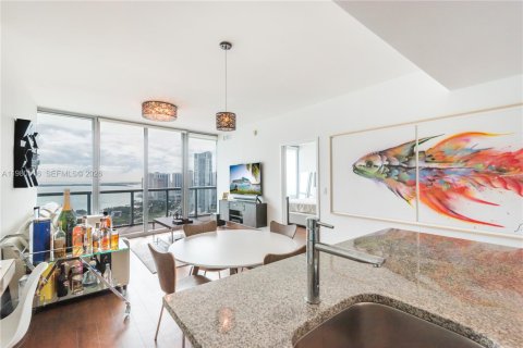 Condo in Miami, Florida, 1 bedroom № 2089943 - photo 9